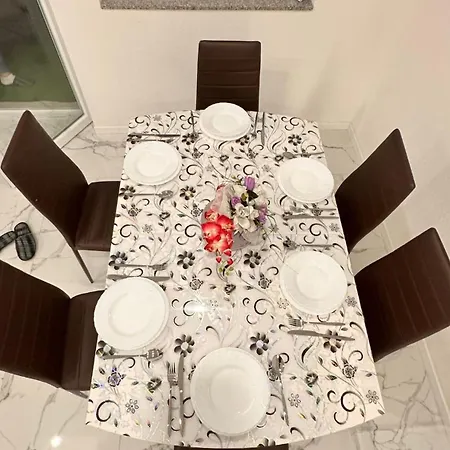 فيلة E&m *
